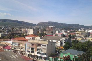 Investimento estrangeiro em Angola cai para menos de metade