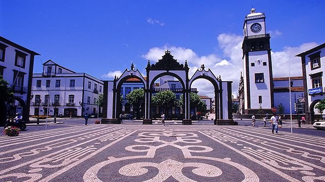 Ponta Delgada pondera taxa turística em 2018