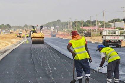 Acesso ao novo aeroporto de Luanda é asfaltado