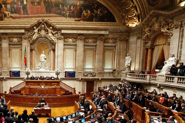 Parlamento aprova alterações ao Código do IMI