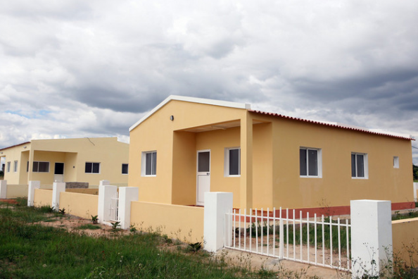 CABINDA INAUGURA NOVAS CASAS NO BUCO-ZAU