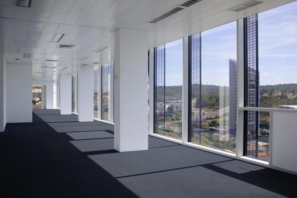 TOMADA DE ESCRITÓRIOS ESTABILIZA EM AGOSTO