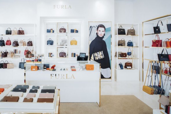 Furla abre nova loja no Freeport