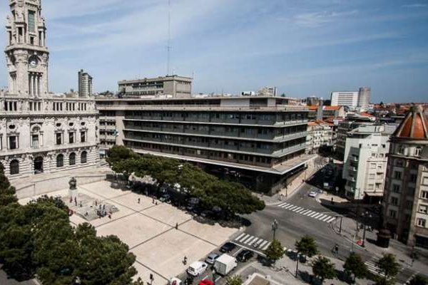 Sede e serviços da Infarmed serão deslocados para o Porto