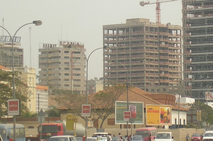 Procura de habitação diminui em Angola