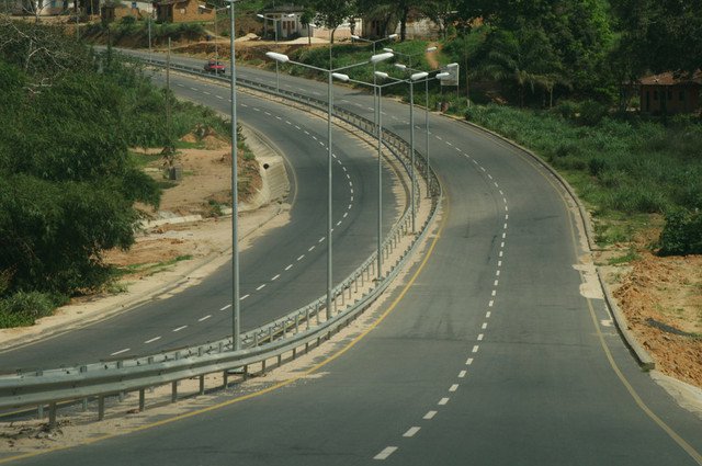 Angola reabilita 8.000 km de estradas