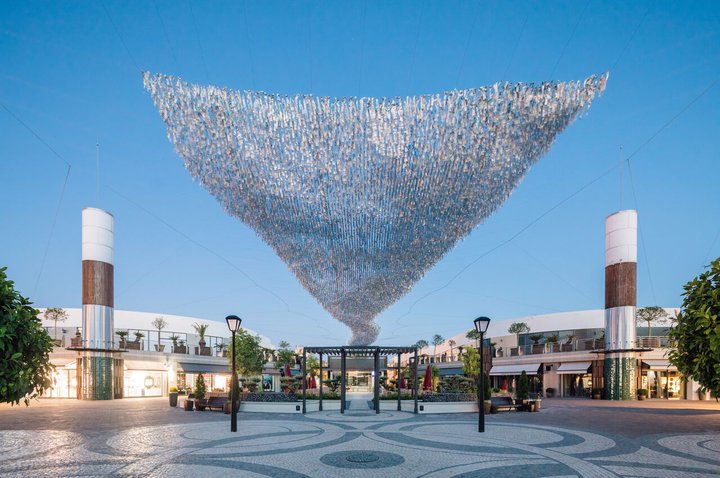Freeport inaugura nova escultura cinética suspensa