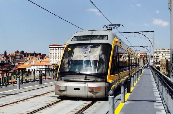 11 empresas aptas a construir as novas linhas do Metro do Porto