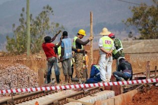 Caminho-de-ferro de Benguela concluído e entregue ao Governo