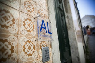 Câmara do Porto prorroga por mais seis meses a suspensão de novos registos de AL