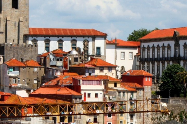 Câmara do Porto aprova apoios aos inquilinos comerciais