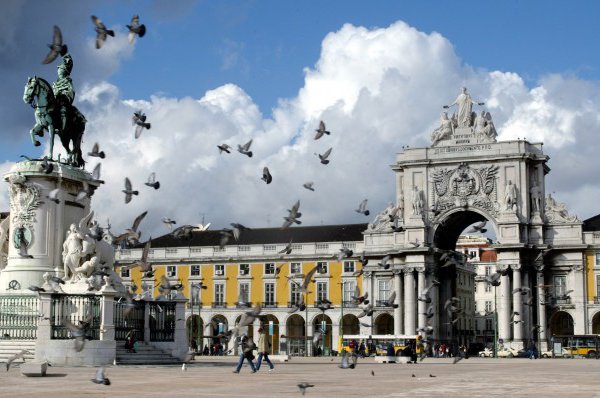 AHP pede transportes públicos gratuitos em Lisboa