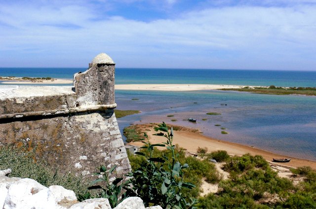 Portugueses sustentam recuperação do turismo em julho