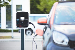 Escritórios e retalho terão de instalar carregadores elétricos nos próximos anos