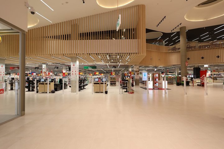Auchan Retail Portugal de Cascais (interior)