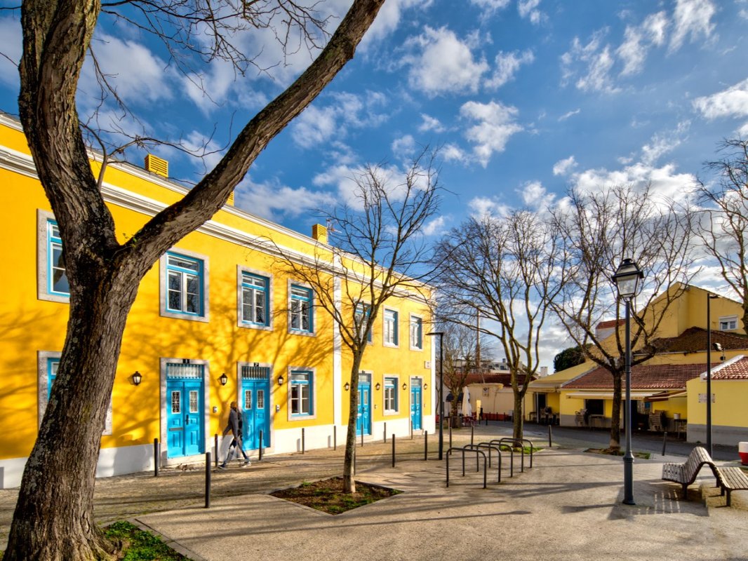 Localizado na Cidade Universitária, em Lisboa.