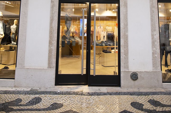 JLL coloca loja da Salsa Jeans na Baixa de Lisboa