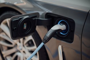 C&W lança lugares de estacionamento para viaturas elétricas