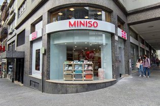 Savills coloca Miniso na Praça D. João I no Porto