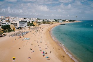 Algarve regista 93,1% de taxa de ocupação e supera números de 2019