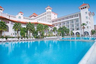 Riu coloca à venda hotel na Madeira