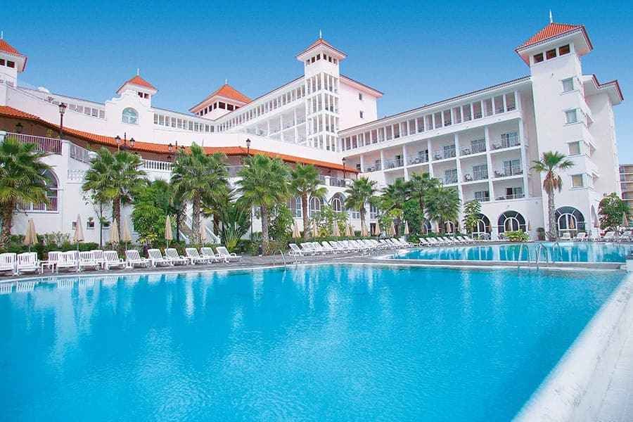 Riu coloca à venda hotel na Madeira